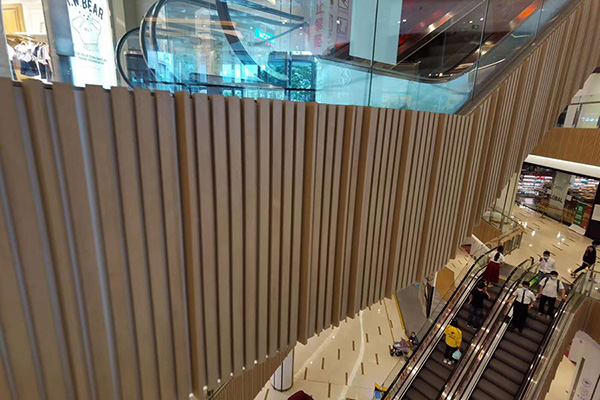 大型商場鋁板裝飾幕墻吊頂效果7